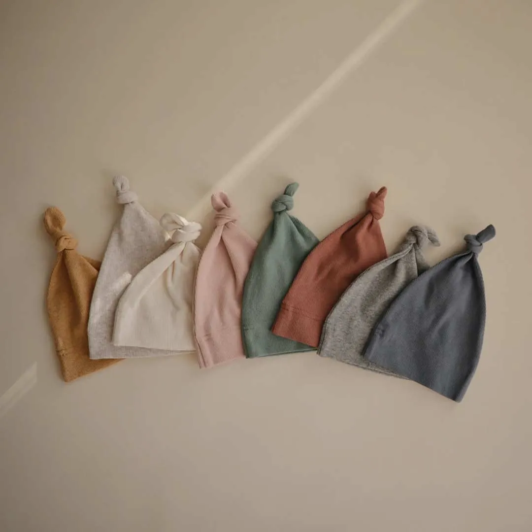 Mushie Ribbed Baby Beanie - Roman Green
